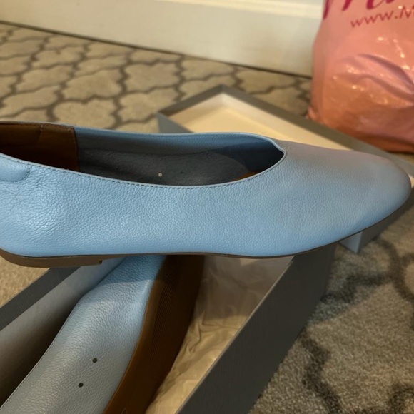 Shoes - Picture 1 of 2